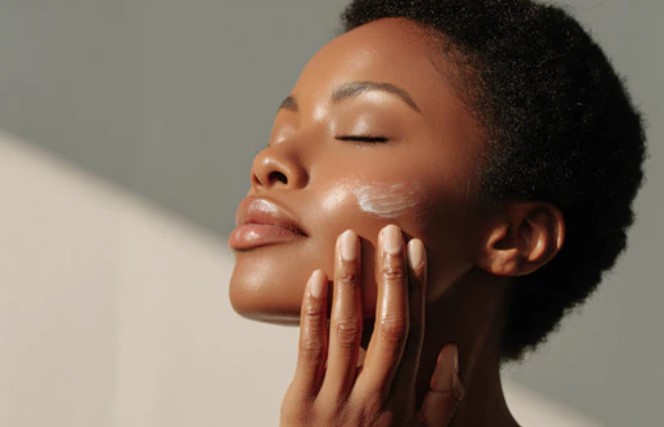 Что на самом деле происходит, когда вы смешиваете «несовместимые» ингредиенты в своей программе ухода за кожей?