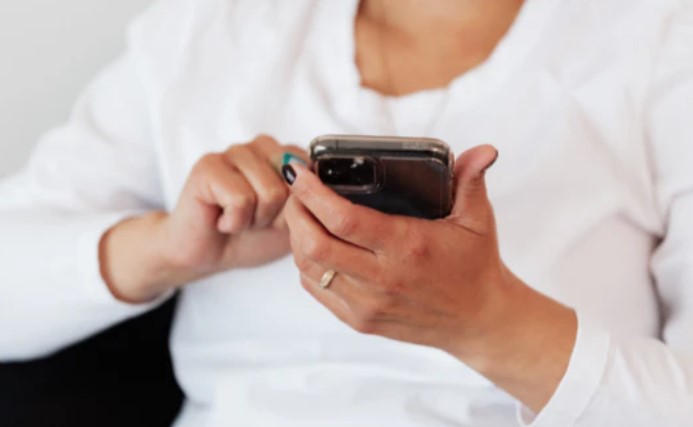 Как социальные сети испортили уход за кожей (и как это исправить)